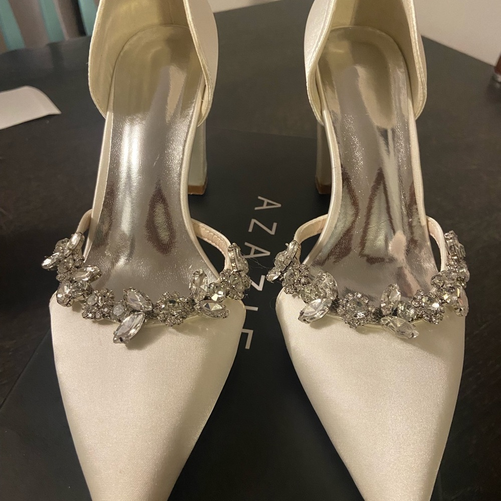 Azazie Ivory Sequin Pump size 37